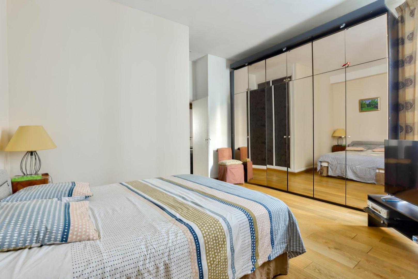 Apartment A Prestigious Location In Paris